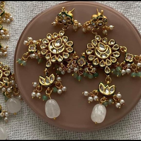 $45 unique statement jewellery set
orig $65 used once - Picture 2 of 5